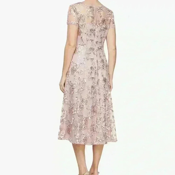 SLNY Women Tea Length Cap Sleeve Illusion Neckline Embroidered Lace Dress NWT - Picture 3 of 7